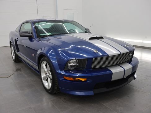 Used 2008 Ford Mustang GT RWD image 2