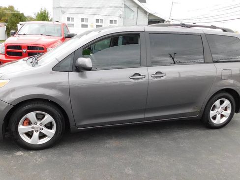 Used 2011 Toyota Sienna LE image 10