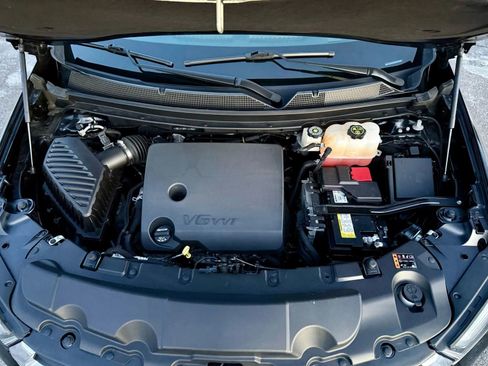 Used 2023 Chevrolet Traverse LS image 19