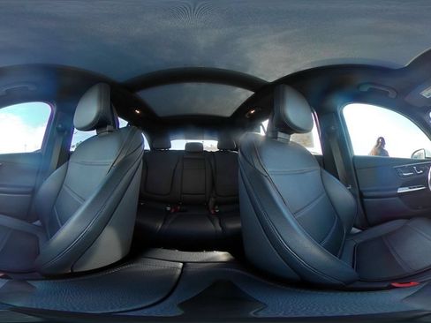 Used 2024 Mercedes-Benz GLC 300 image 39