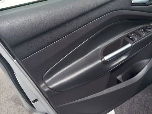 Used 2018 Ford Escape SE image 3