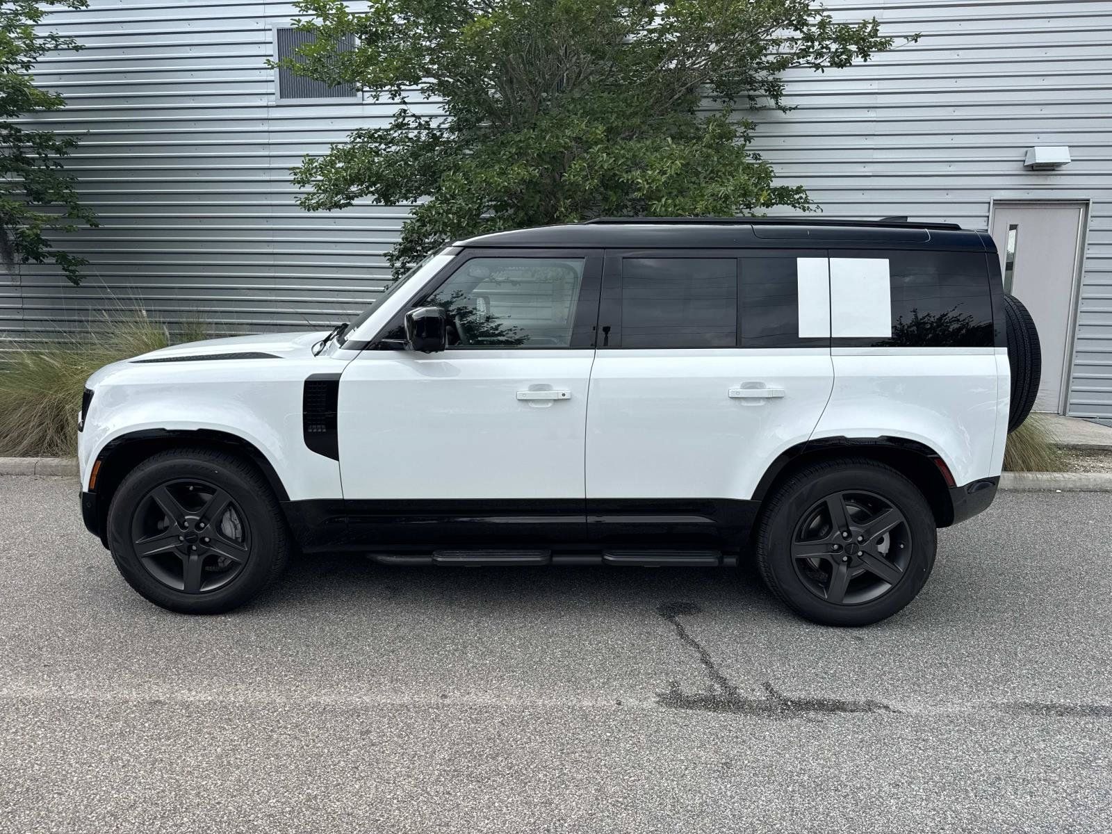 Certified 2026 Land Rover Defender 110 X-Dynamic SE AWD/4WD image 2