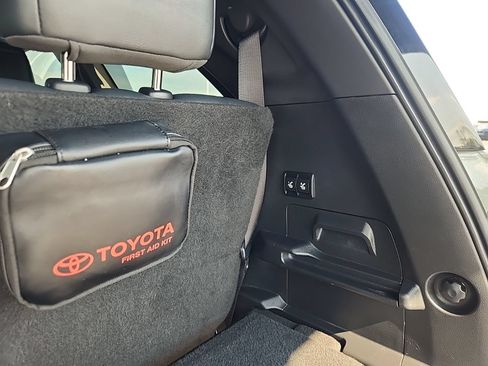 Used 2025 Toyota Sequoia Platinum AWD/4WD image 38
