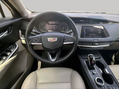 Used 2022 Cadillac XT4 Premium Luxury w/ Enhanced Visibility Package FWD image 6