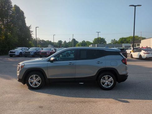 Used 2024 GMC Terrain SLE FWD image 8