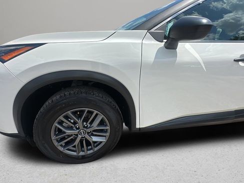 Used 2024 Nissan Rogue S FWD image 16