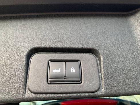 Used 2023 Nissan Rogue SL w/ SL Premium Package image 8