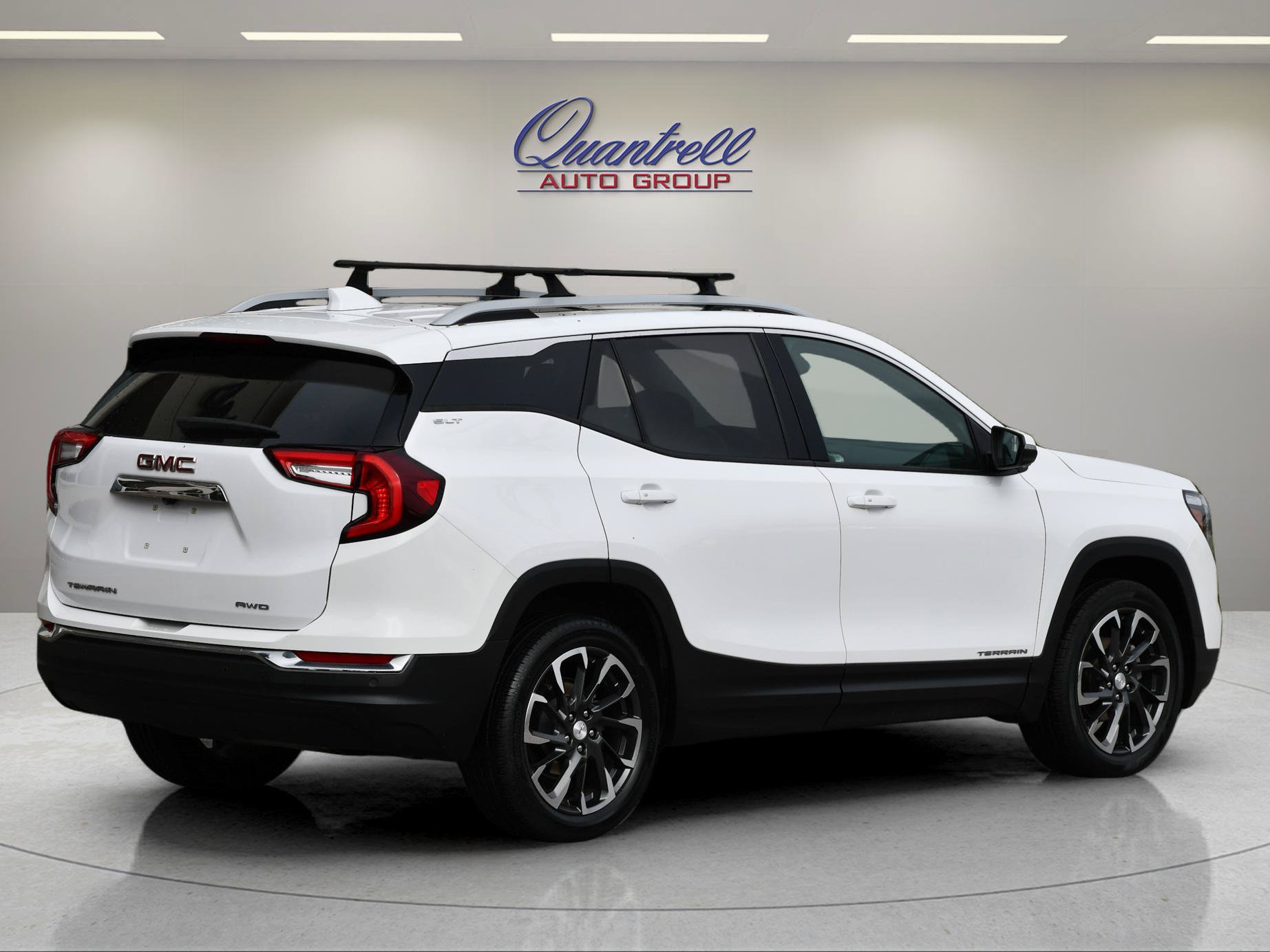 Used 2023 GMC Terrain SLT w/ Infotainment Package II AWD/4WD image 4