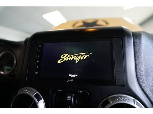 Used 2013 Jeep Wrangler Unlimited Sahara w/ Dual Top Group AWD/4WD image 19