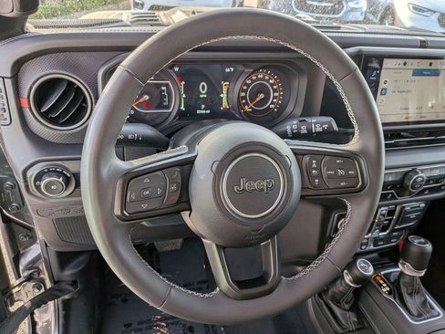 Used 2025 Jeep Wrangler Unlimited Rubicon AWD/4WD image 21