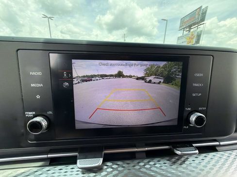 Used 2024 Kia Carnival LX FWD image 23
