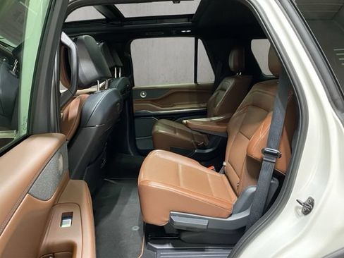 Certified 2025 Lincoln Navigator Reserve AWD/4WD image 22