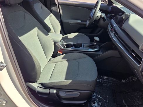 Used 2025 Kia K4 LXS image 13
