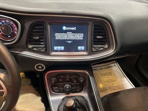 Used 2015 Dodge Challenger R/T Scat Pack w/ Scat Pack Appearance Package image 10