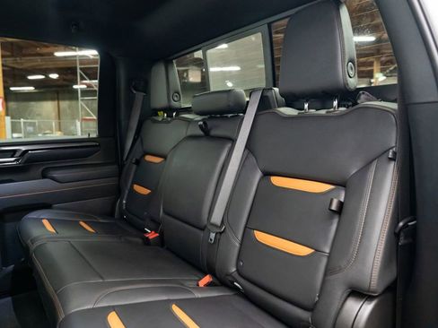 Used 2025 GMC Sierra 2500 AT4 w/ Technology Package AWD/4WD image 28