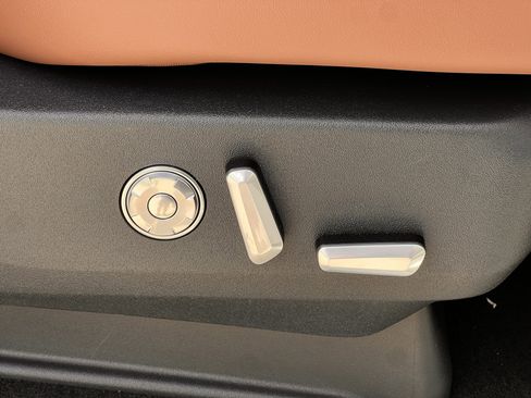 Used 2026 Lincoln Navigator Reserve image 24