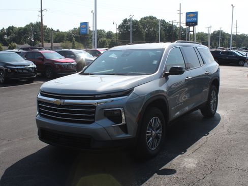 New 2027 Chevrolet Traverse LT w/ Enhanced Driving Package FWD image 7