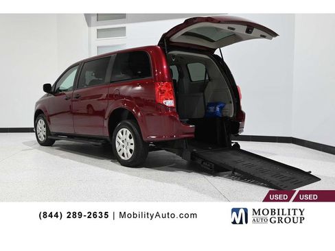 Used 2019 Dodge Grand Caravan SE FWD image 1