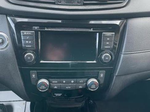 Used 2020 Nissan Rogue SV image 23