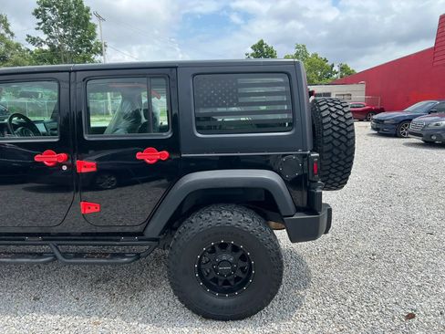 Used 2018 Jeep Wrangler Unlimited Sport w/ Connectivity Group AWD/4WD image 5