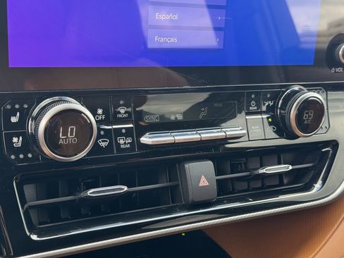 Used 2024 Toyota Highlander Platinum image 20