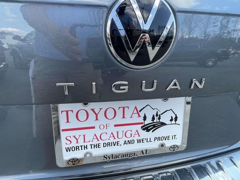 Used 2024 Volkswagen Tiguan SE R-Line image 11