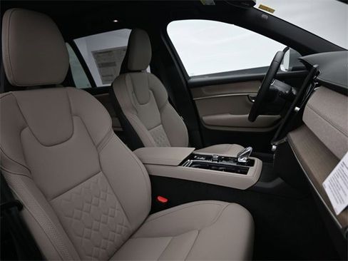 New 2026 Volvo XC90 B6 Plus w/ Protection Package Premier image 36