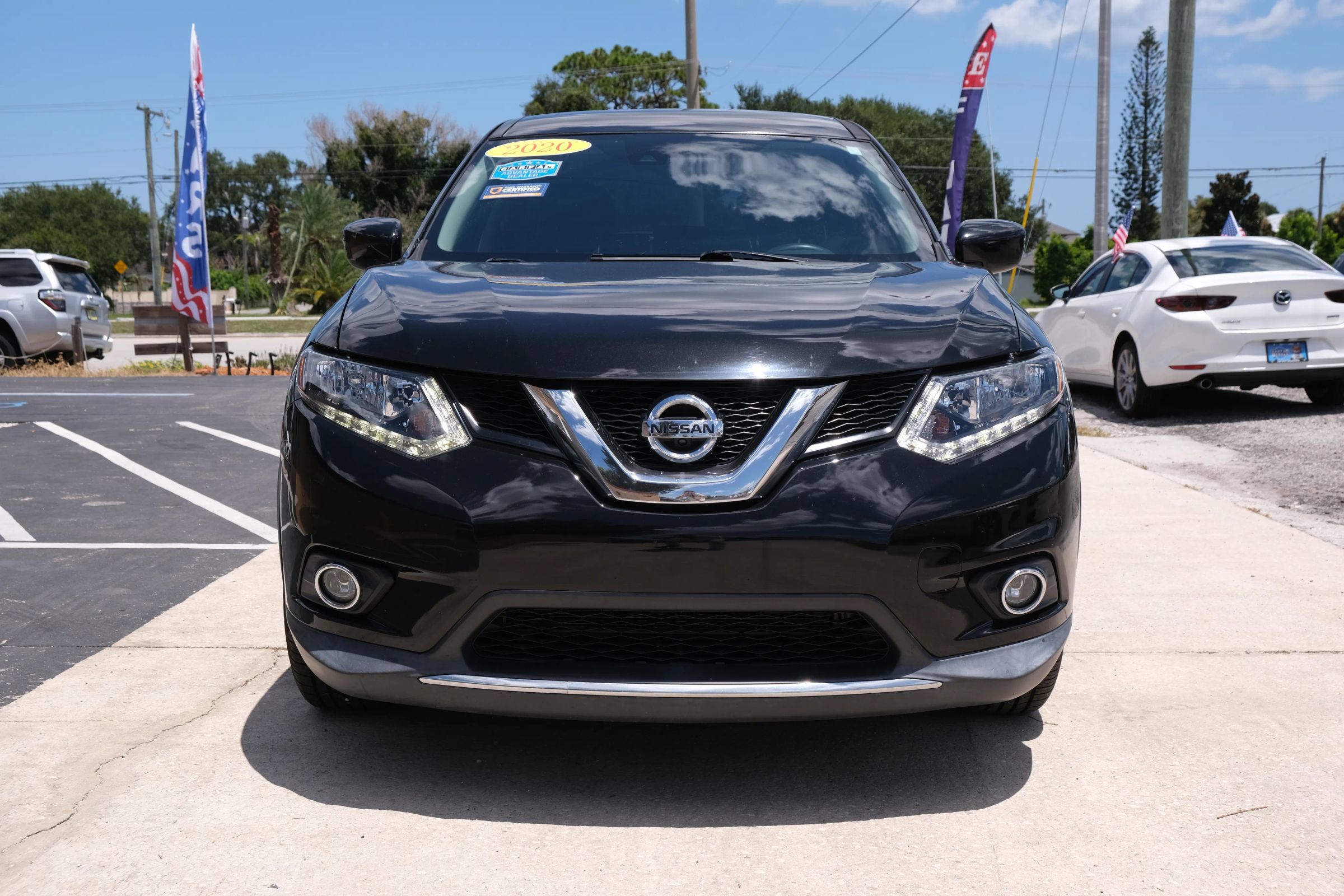 Used 2020 Nissan Rogue S FWD image 2