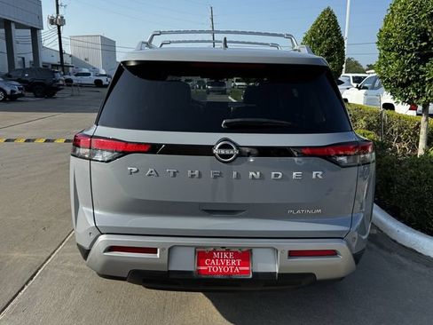Used 2024 Nissan Pathfinder Platinum FWD image 5