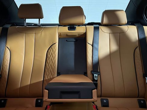 Used 2020 BMW M550i xDrive w/ Executive Package image 31