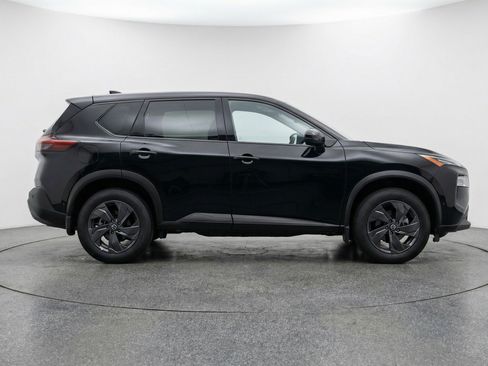 Used 2025 Nissan Rogue SV FWD image 11