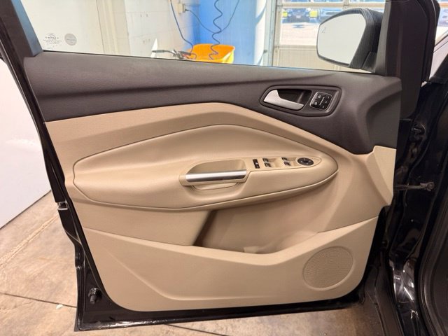 Used 2018 Ford Escape Titanium w/ Ford Safe & Smart Package AWD/4WD image 10