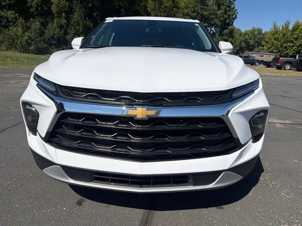 Certified 2025 Chevrolet Blazer LT FWD image 2