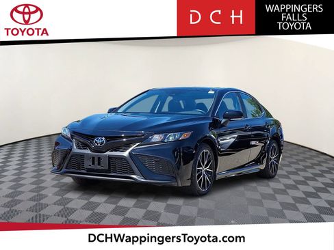 Used 2024 Toyota Camry SE w/ Cold Weather Package AWD/4WD image 1