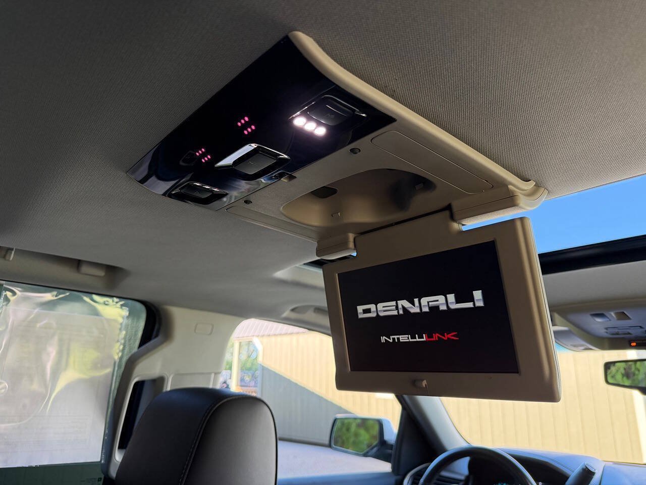 Used 2019 GMC Yukon Denali w/ Denali Ultimate Package AWD/4WD image 28