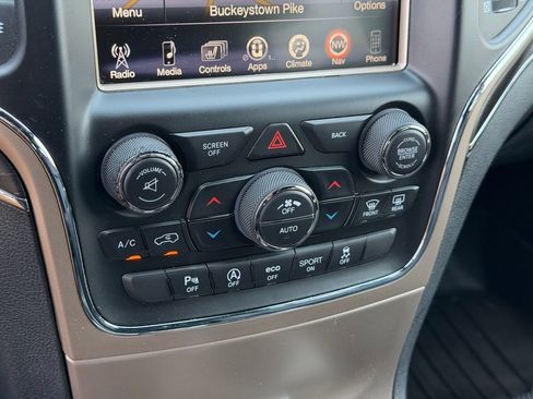 Used 2017 Jeep Grand Cherokee Limited w/ Luxury Group II AWD/4WD image 30