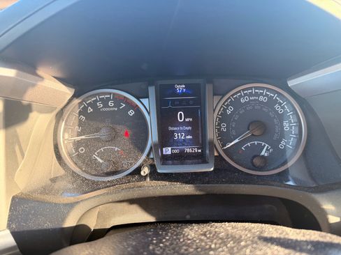 Used 2021 Toyota Tacoma SR5 AWD/4WD image 8