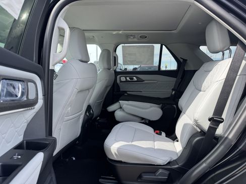 New 2026 Ford Explorer Platinum w/ LUX Leather Package AWD/4WD image 6