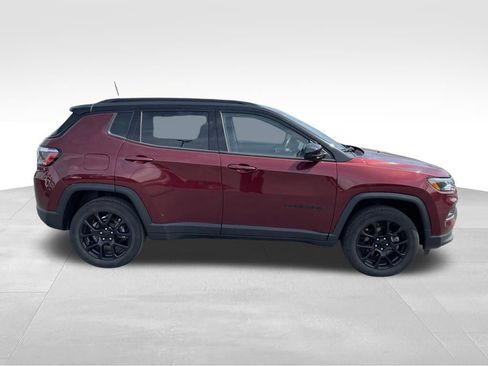 Used 2022 Jeep Compass Latitude w/ Convenience Group AWD/4WD image 5