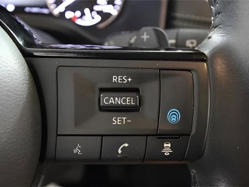 Used 2023 Nissan Rogue SL w/ SL Premium Package image 29