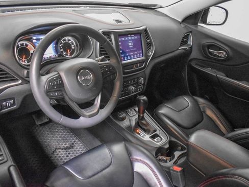 Used 2022 Jeep Cherokee Trailhawk image 17