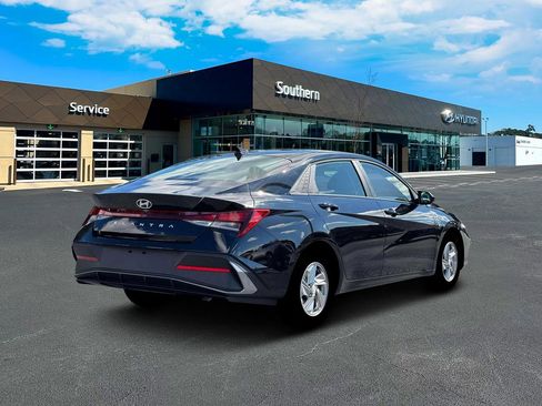 New 2026 Hyundai Elantra SE image 8