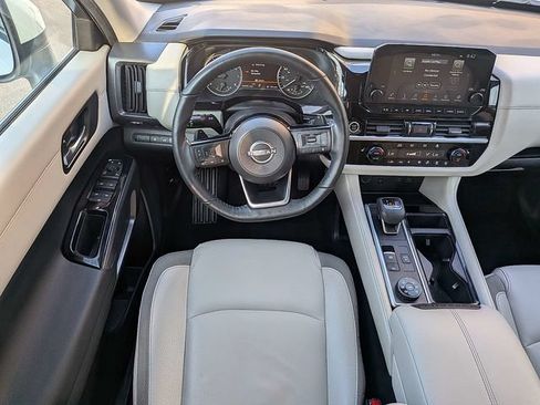Used 2023 Nissan Pathfinder SL AWD/4WD image 17