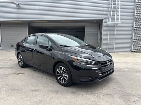 Used 2025 Nissan Versa SV FWD image 3