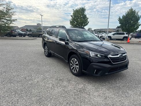 Used 2022 Subaru Outback Premium AWD/4WD image 1