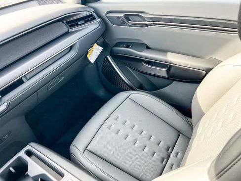 New 2026 Kia EV9 Wind image 14