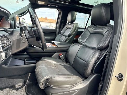 Used 2018 Lincoln Navigator Select AWD/4WD image 11
