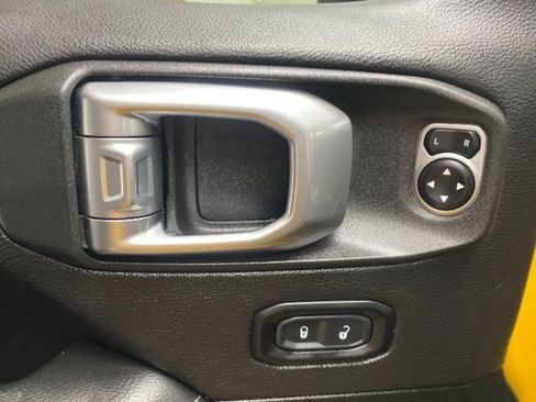 Used 2020 Jeep Wrangler Unlimited Rubicon AWD/4WD image 24