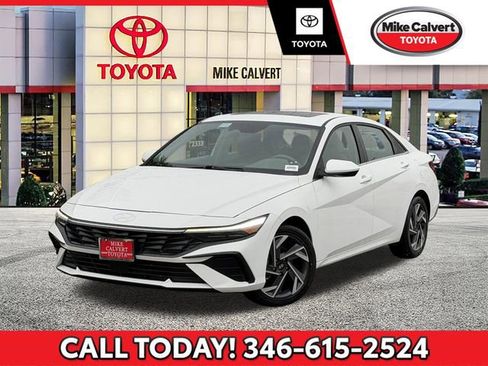 Used 2025 Hyundai Elantra SEL image 1