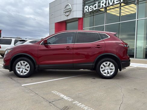 Used 2020 Nissan Rogue Sport S image 11